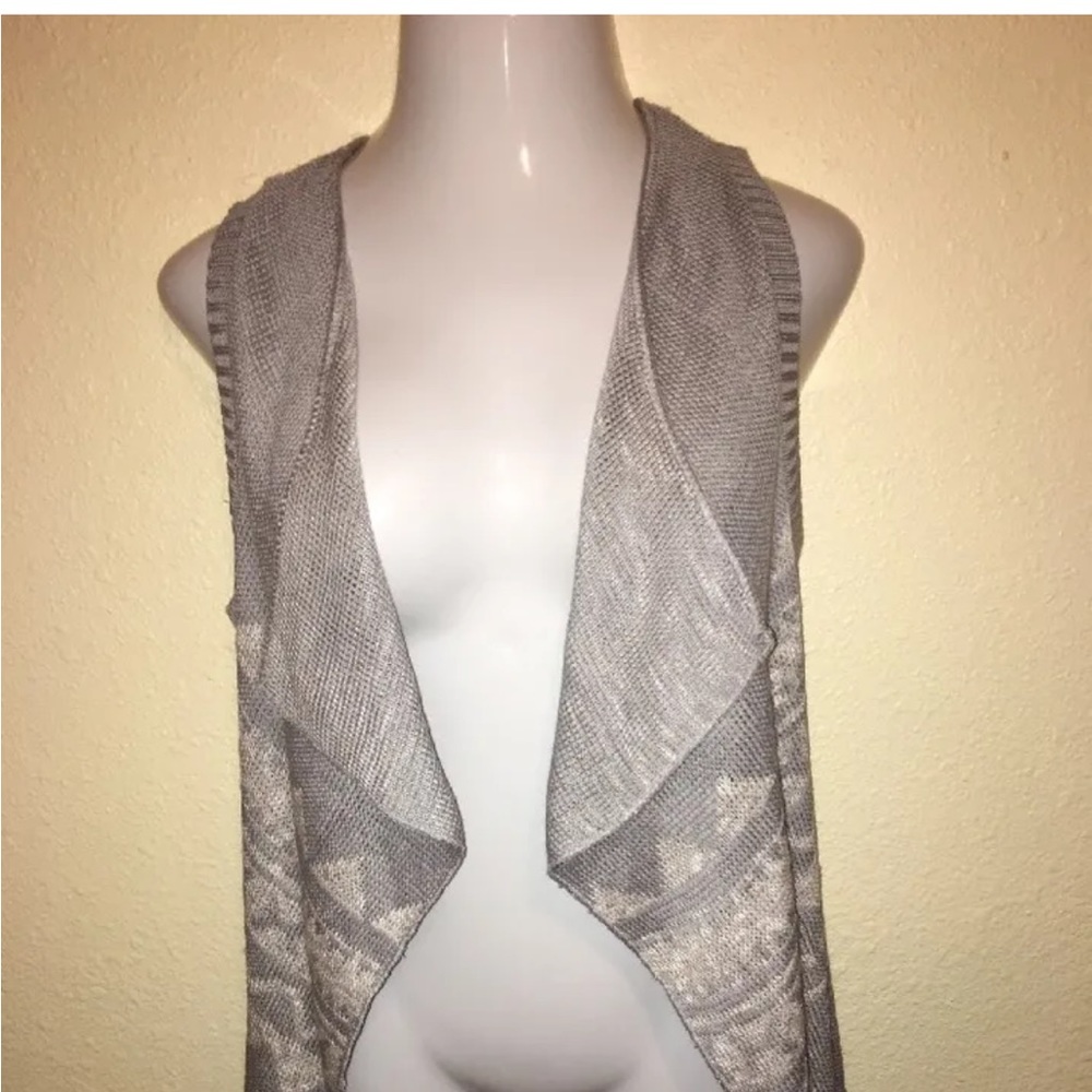 WOMENS New Grey Sweater Vest Open Front Aztec Print Size Medium